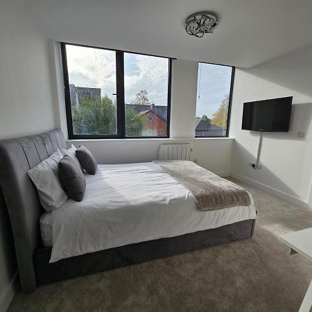 Brand New Trafford Apartment Manchester Extérieur photo