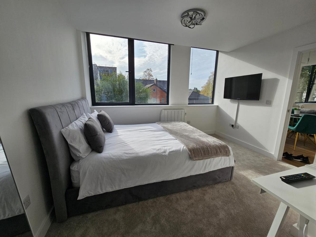 Brand New Trafford Apartment Manchester Extérieur photo