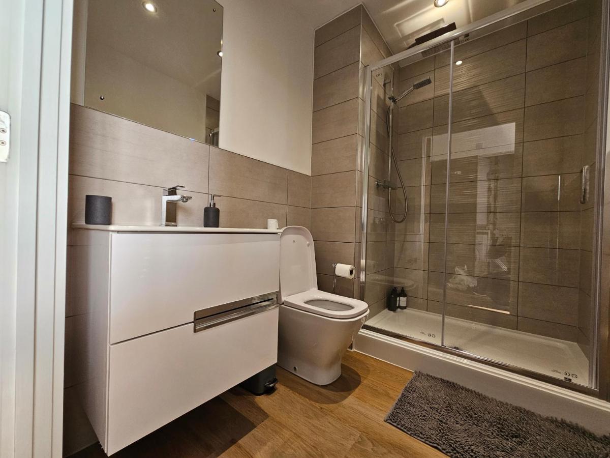 Brand New Trafford Apartment Manchester Extérieur photo