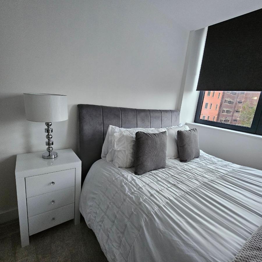 Brand New Trafford Apartment Manchester Extérieur photo