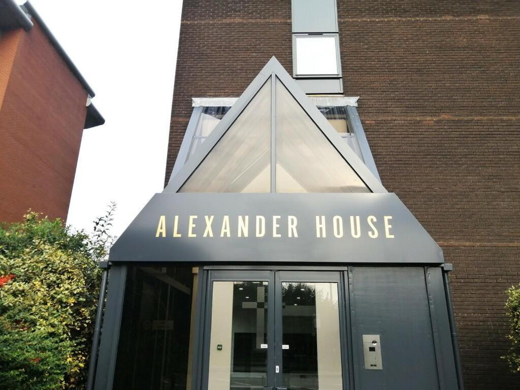 Brand New Trafford Apartment Manchester Extérieur photo